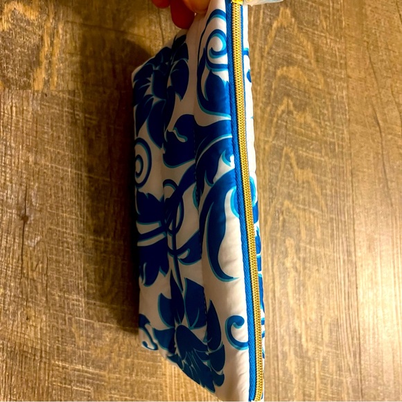 Estée Lauder New Cosmetics Bag Blue And White Chinoiserie Design - Picture 3 of 5